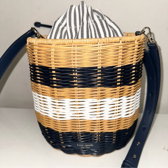 Kate Spade Wicker Navy / White Stripe Bucket Bag Crossbody NWOT - Picture 3 of 7